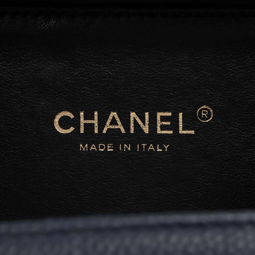 Chanel Caviar Leather CC Filigree Small Vanity Case - Picture 8 of 13